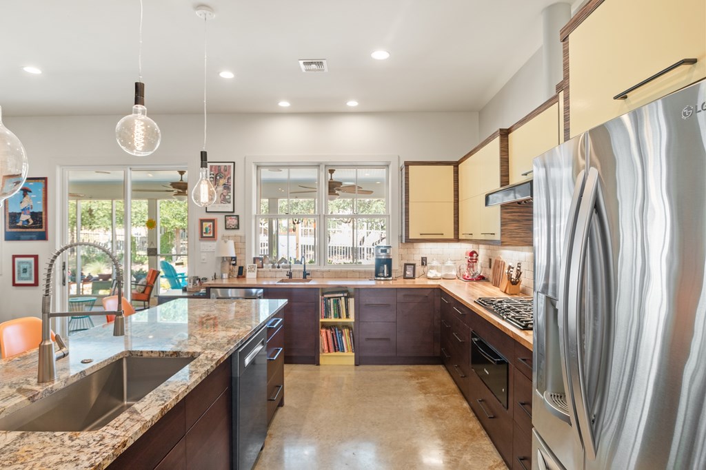 2305 Summit Forest Fredericksburg, TX 78624 - Photo 11 of 54 Kitchen