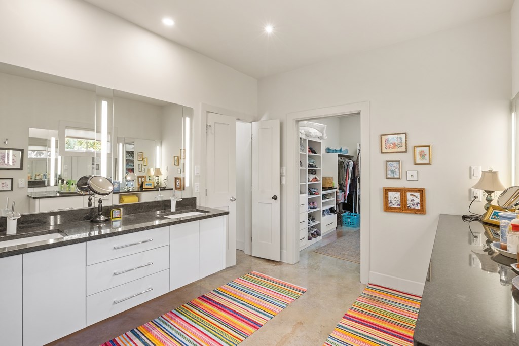 2305 Summit Forest Fredericksburg, TX 78624 - Photo 28 of 54 Primary bathroom