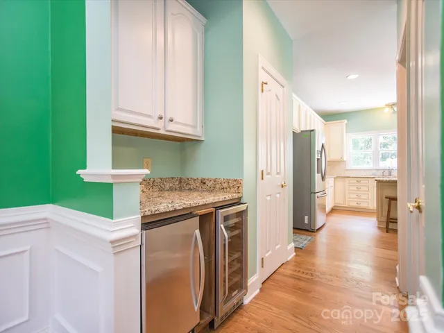 $659,000 | 6123 Glen Manor Drive, Charlotte, NC 28269