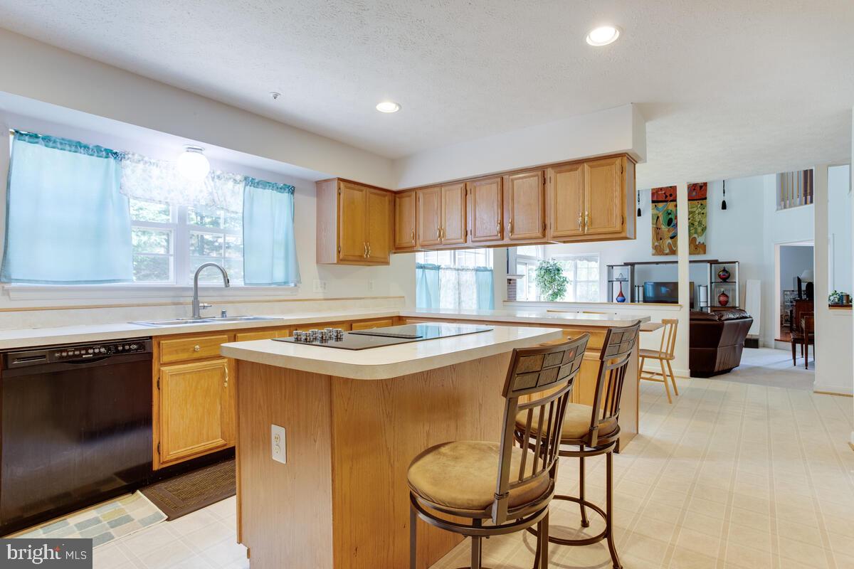 11601 Trillum Street Bowie, MD 20721 - Photo 28 of 36 Gourmet Kitchen