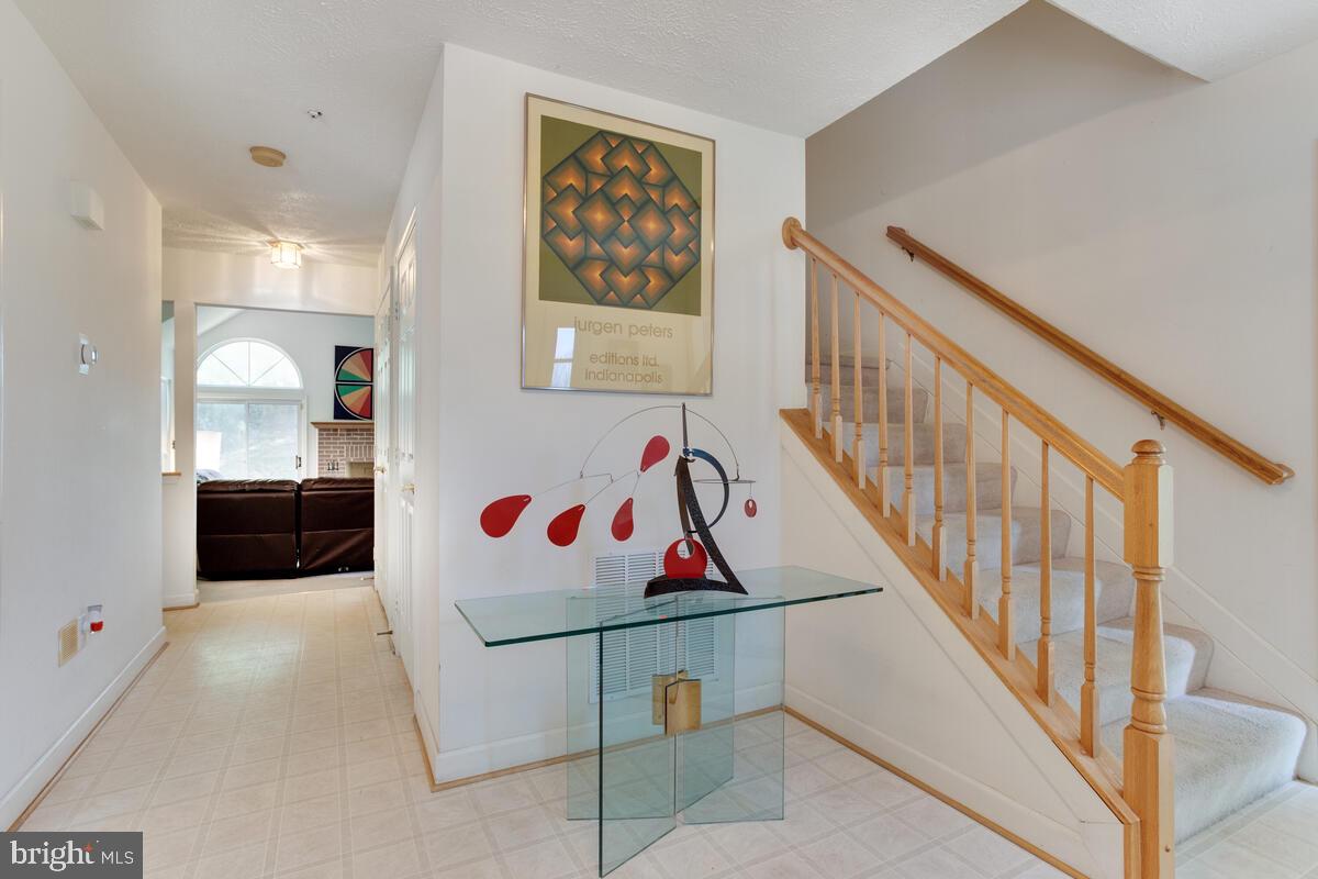 11601 Trillum Street Bowie, MD 20721 - Photo 4 of 36 Large Center Foyer
