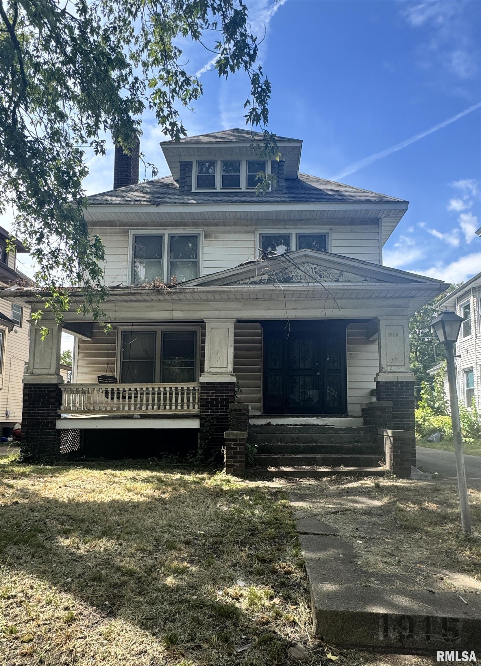 1915 South 6th Street Springfield, IL 62703 - Photo 1 of 12