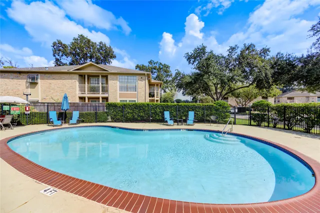 $94,900 | 1311 Antoine Drive, Unit 200, Houston, TX 77055