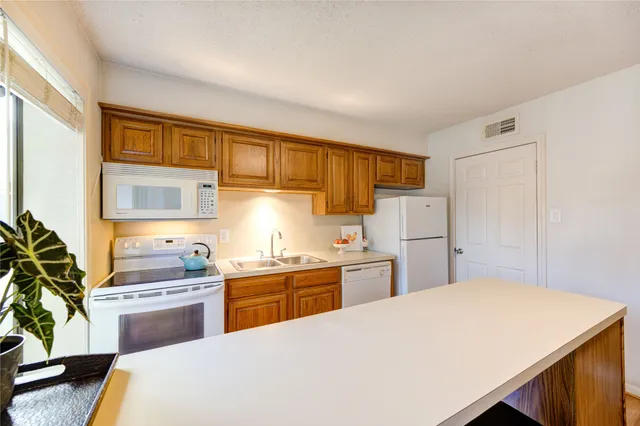 $94,900 | 1311 Antoine Drive, Unit 200, Houston, TX 77055