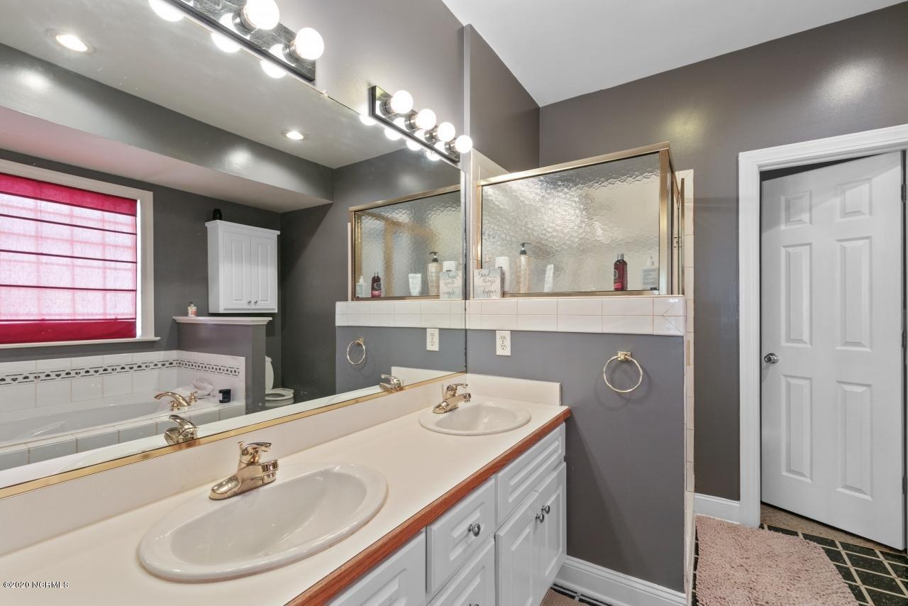 3538 Shadow Ridge Road North Wilson, NC 27896 - Photo 20 of 38 Master Bath