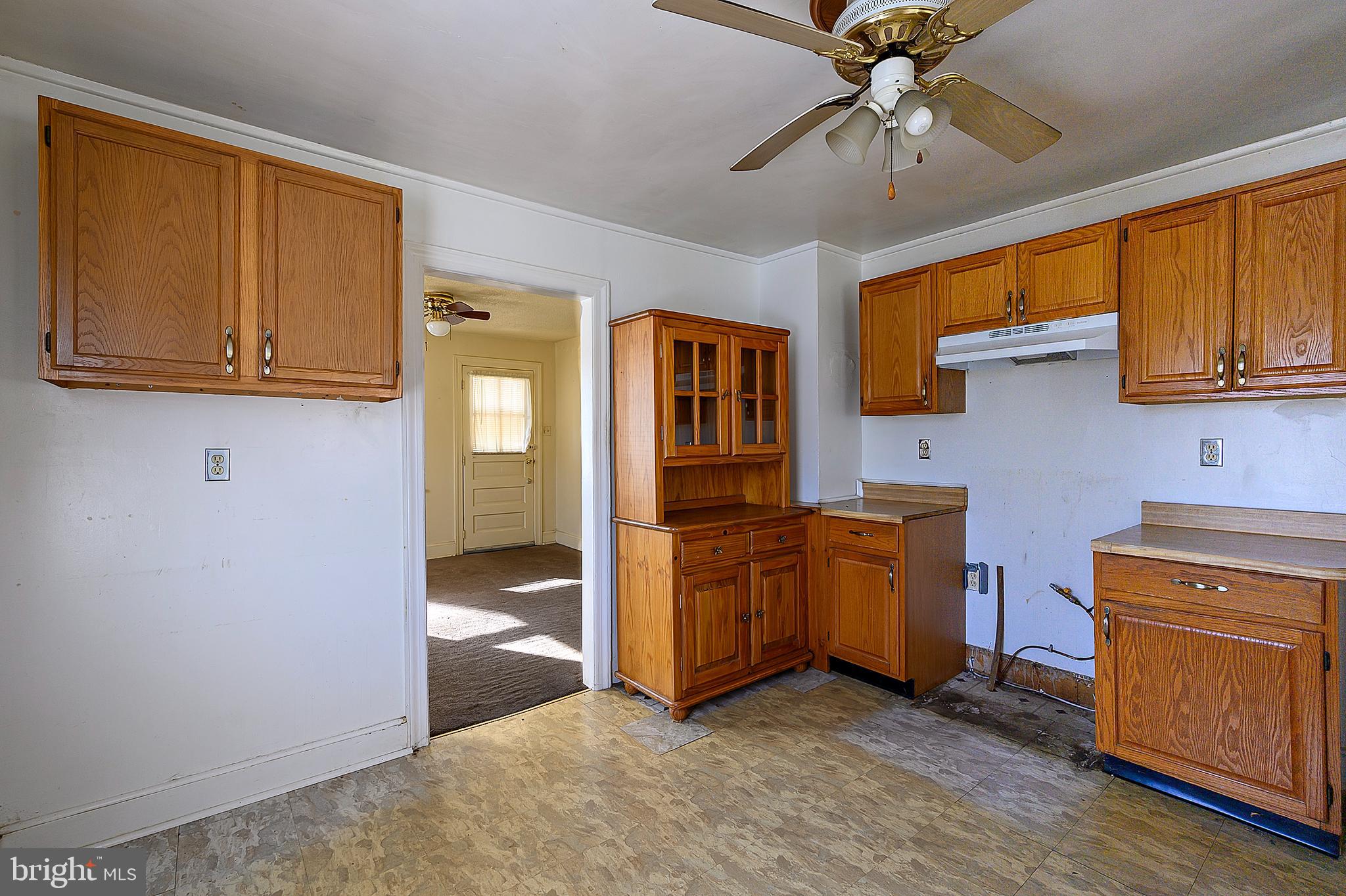 9899 Guilford Road Jessup, MD 20794 - Photo 10 of 31 Kitchen (alt view)