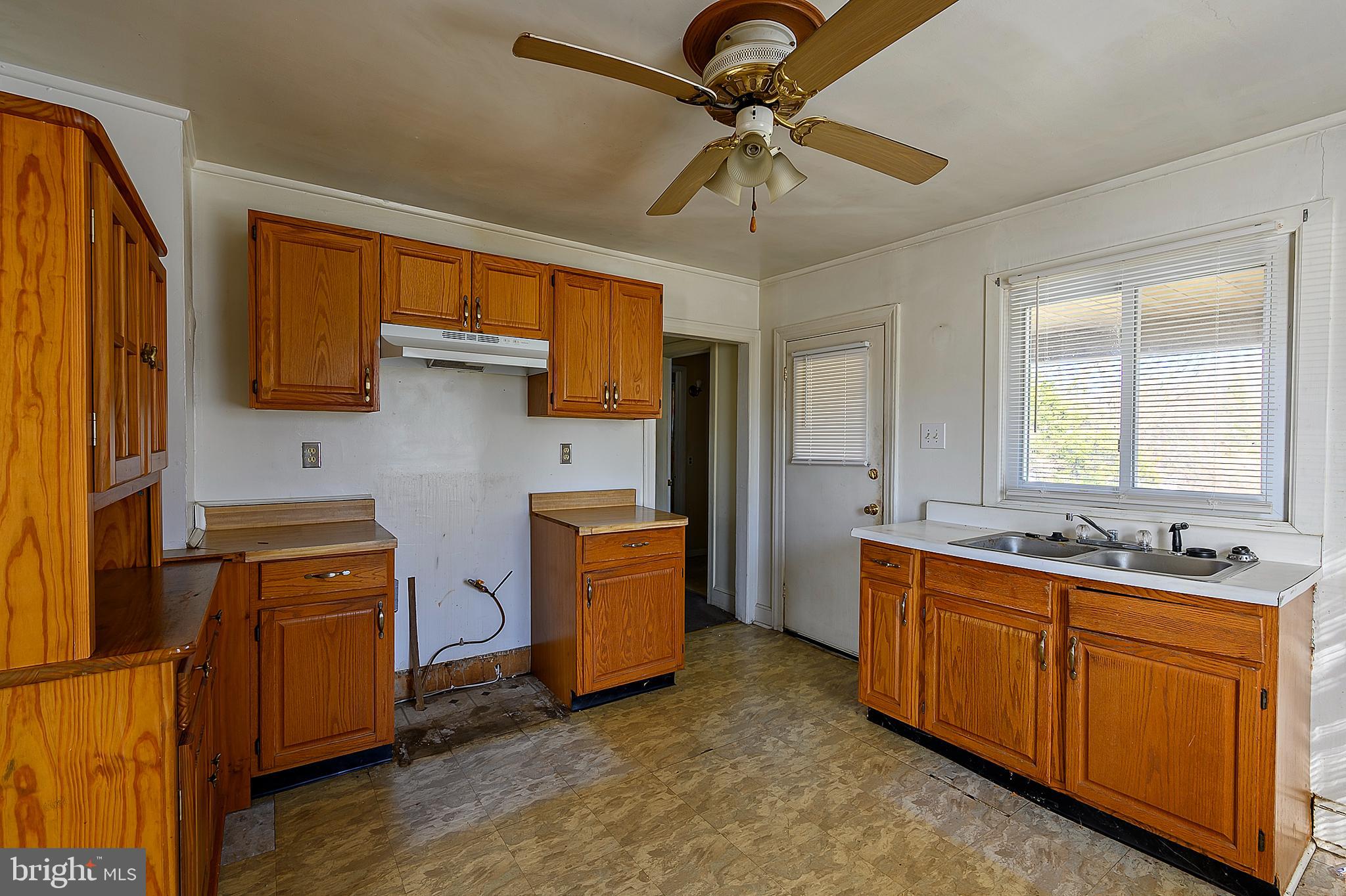 9899 Guilford Road Jessup, MD 20794 - Photo 9 of 31 Kitchen (alt view)