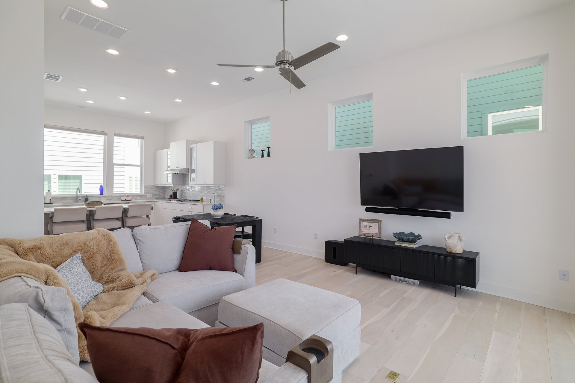 2715 Estonia Path Austin, TX 78741 - Photo 5 of 25
