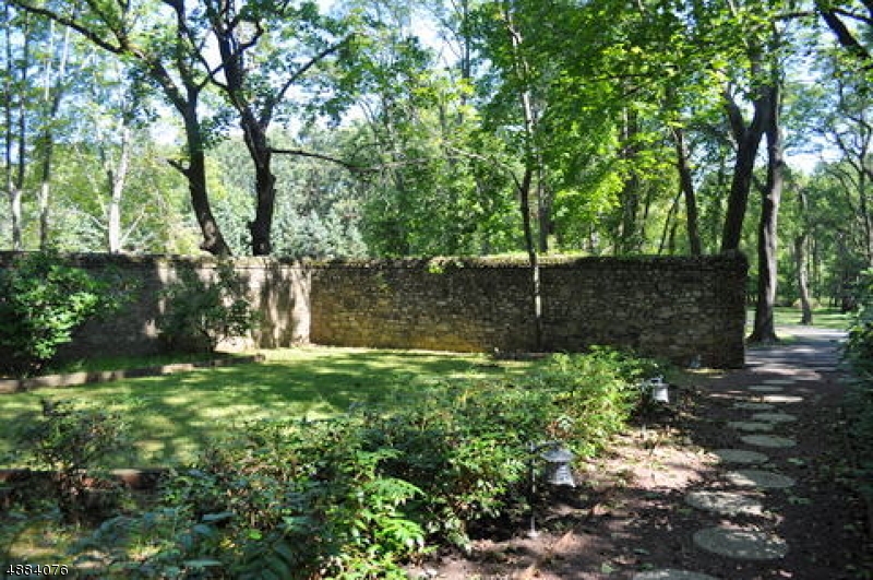 20 Dryden Road Bernardsville, NJ 07924 - Photo 11 of 11 a backyard of a house with lots of green space