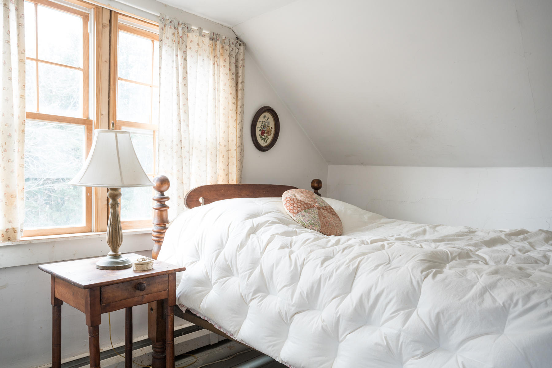 46 Namskaket Road Orleans, MA 02653 - Photo 28 of 35 a bedroom with a bed and a table