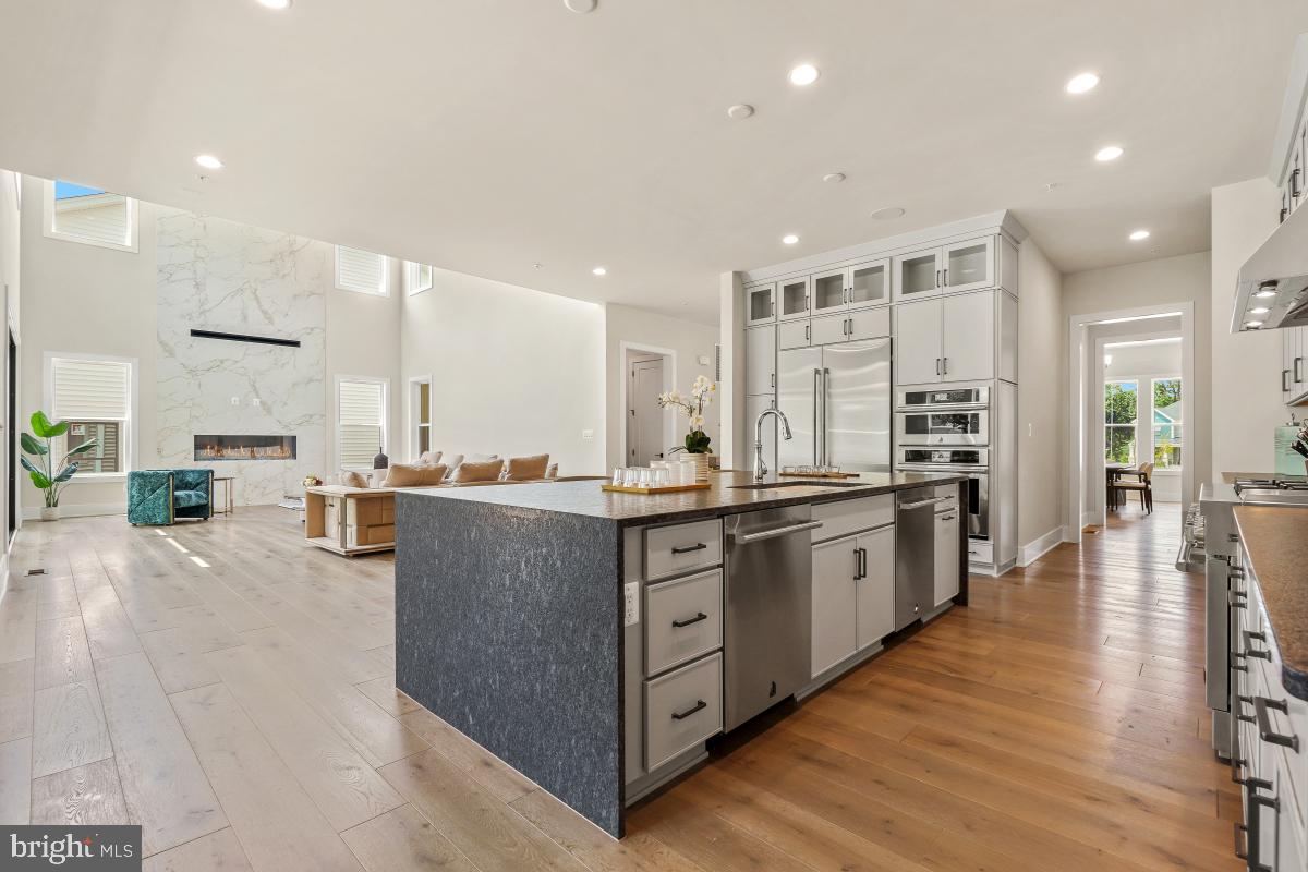 12321 Potomac Hunt Road North Potomac, MD 20878 - Photo 21 of 64 a large kitchen with stainless steel appliances lots of counter space and wooden floor