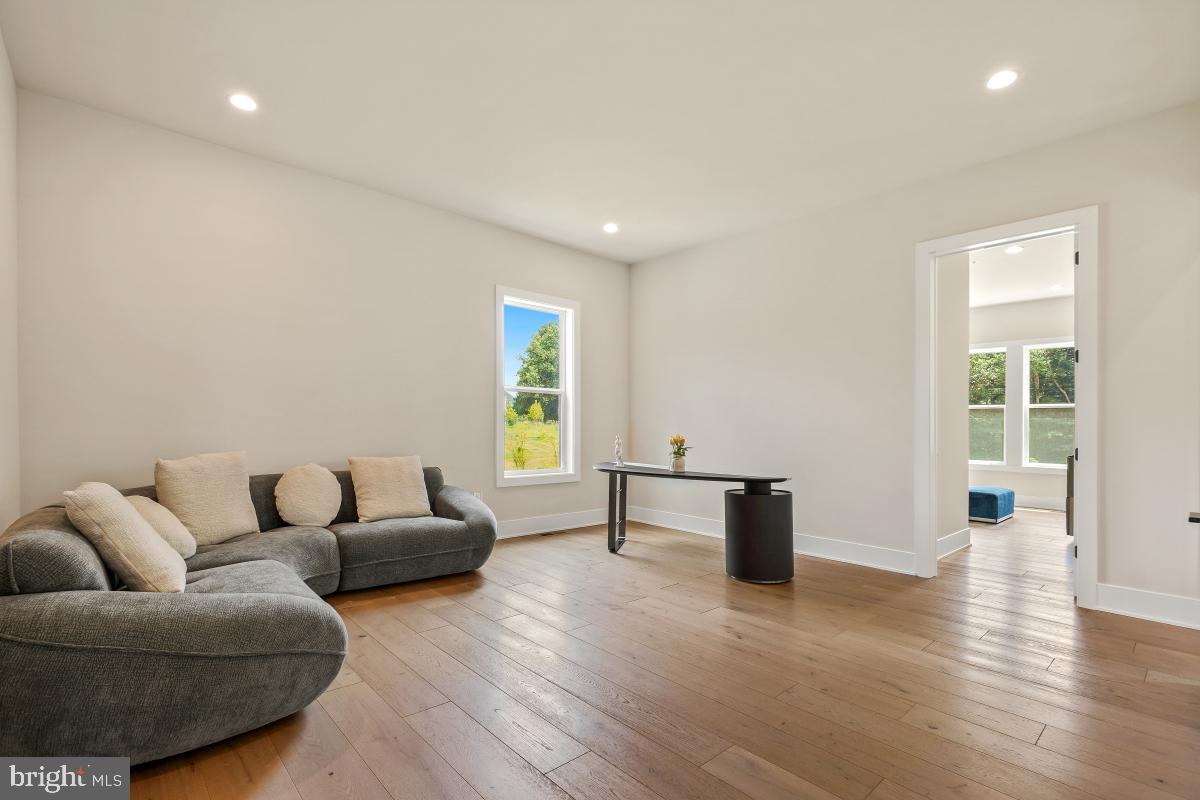 12321 Potomac Hunt Road North Potomac, MD 20878 - Photo 22 of 64