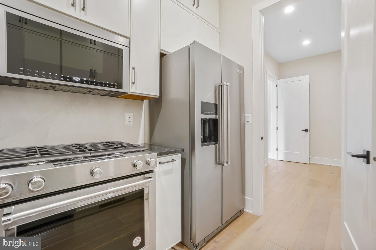 12321 Potomac Hunt Road North Potomac, MD 20878 - Photo 27 of 64 a kitchen with stainless steel appliances granite countertop a refrigerator and a stove