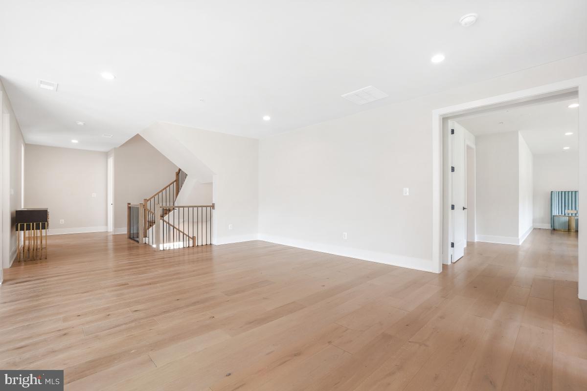 12321 Potomac Hunt Road North Potomac, MD 20878 - Photo 36 of 64 a view of an empty room
