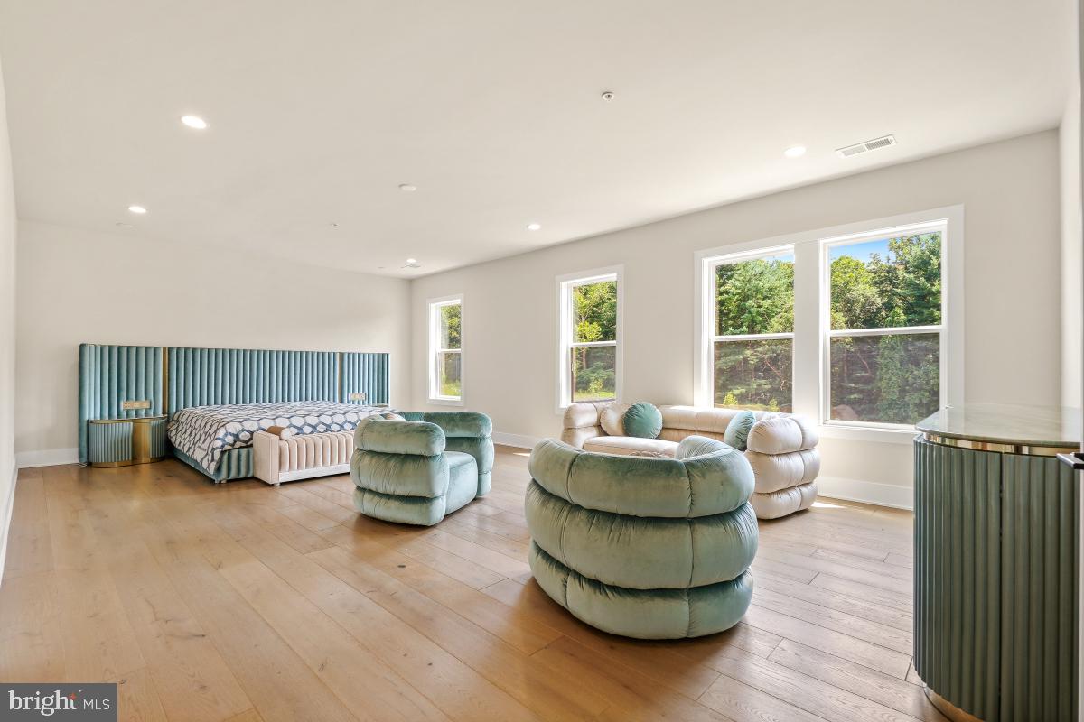 12321 Potomac Hunt Road North Potomac, MD 20878 - Photo 41 of 64 a living room with furniture and a wooden floor