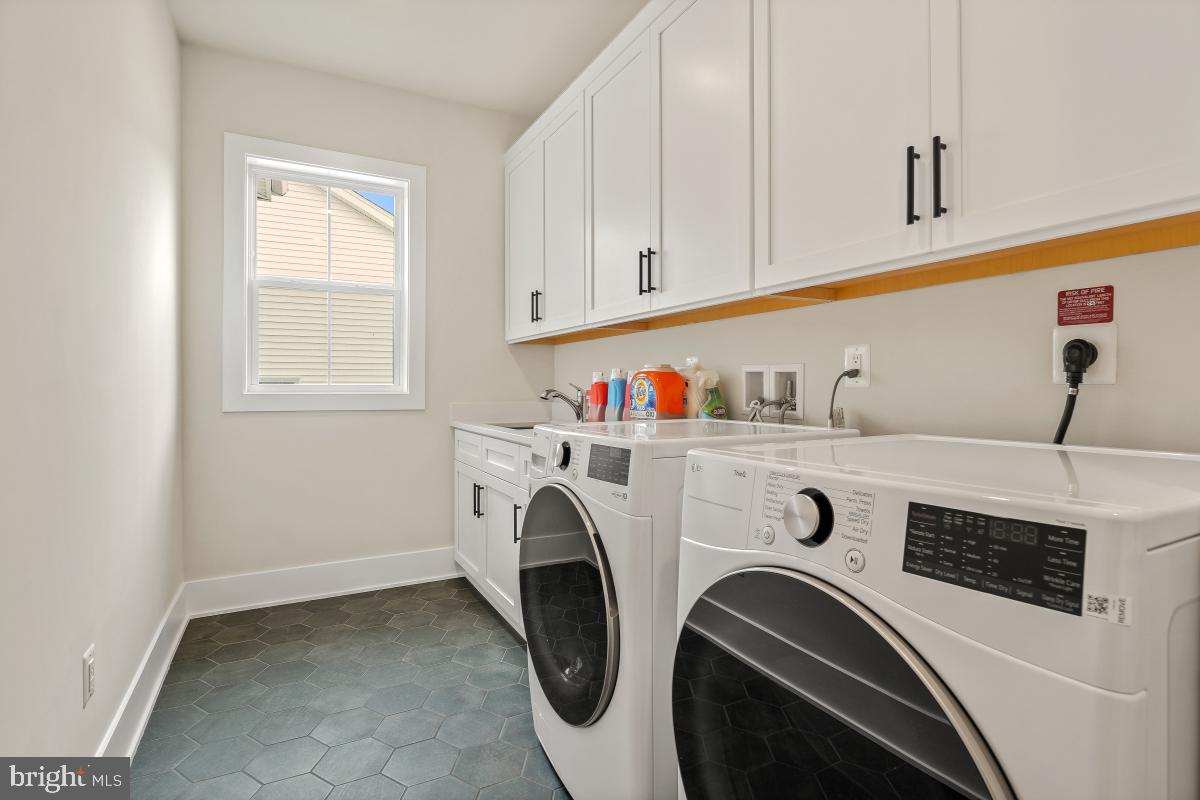 12321 Potomac Hunt Road North Potomac, MD 20878 - Photo 47 of 64 a utility room with dryer and washer