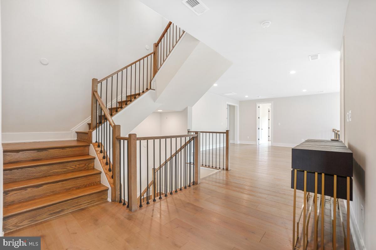 12321 Potomac Hunt Road North Potomac, MD 20878 - Photo 48 of 64 a view of entryway
