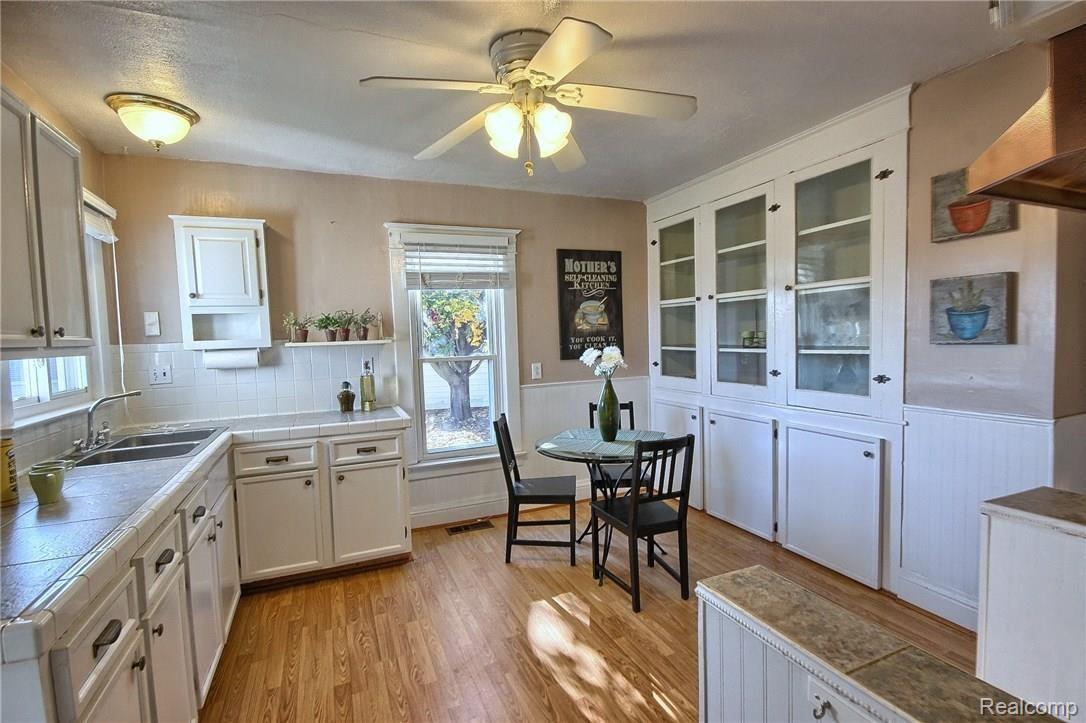 27951 Waltz Road New Boston, MI 48164 - Photo 9 of 23 Kitchen_3rd_View.jpg