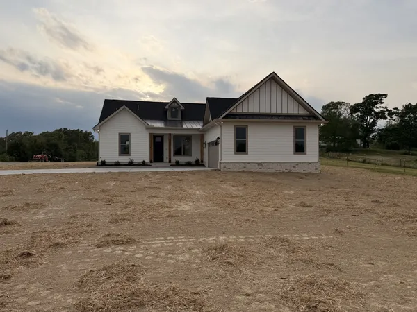 $494,000 | 2647 Pleasant Grove Road, Westmoreland, TN 37186