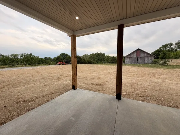 $494,000 | 2647 Pleasant Grove Road, Westmoreland, TN 37186