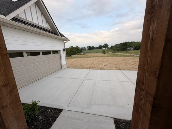 $494,000 | 2647 Pleasant Grove Road, Westmoreland, TN 37186