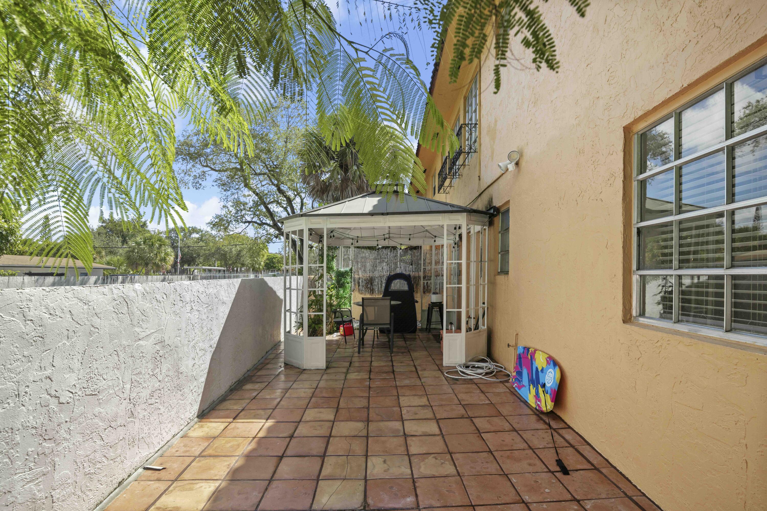 1545 Miami Road Fort Lauderdale, FL 33316 - Photo 8 of 39 a view of a chairs and table in the patio