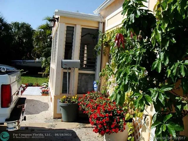 a front view of house with yard
