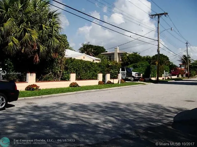 $2,500,000 | 9324 Abbott Avenue, Surfside, FL 33154
