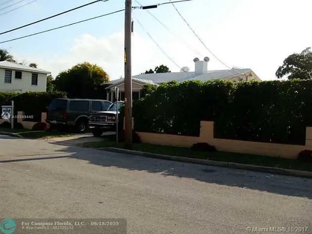 $2,500,000 | 9324 Abbott Avenue, Surfside, FL 33154