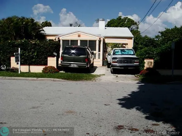 $2,500,000 | 9324 Abbott Avenue, Surfside, FL 33154