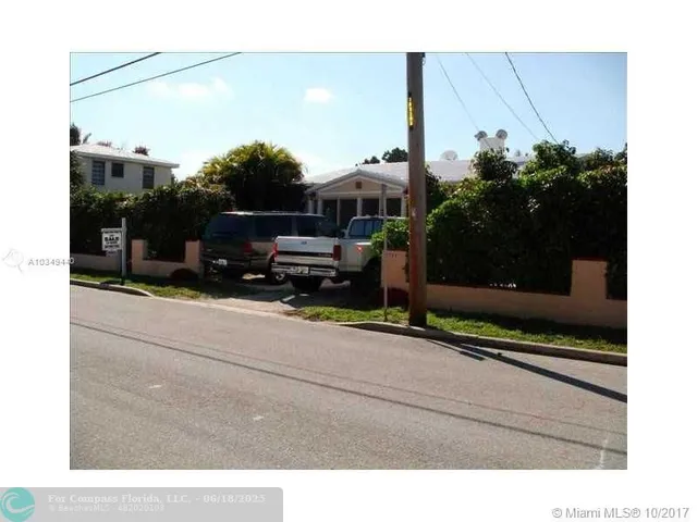 $2,500,000 | 9324 Abbott Avenue, Surfside, FL 33154