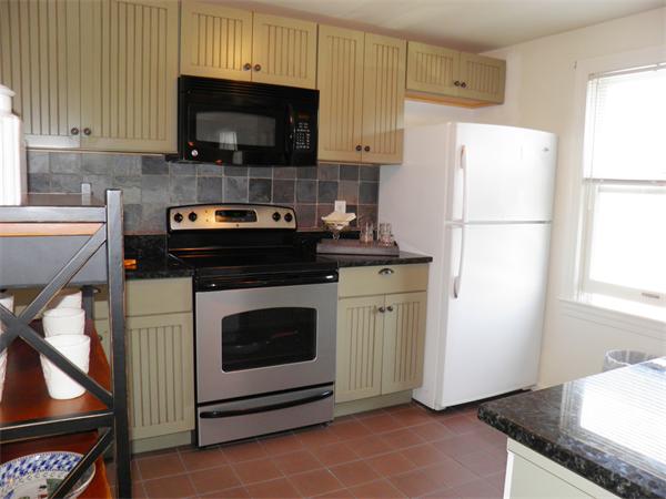 100 Pleasant Street, Unit 3A Marblehead, MA 01945 - Photo 5 of 17