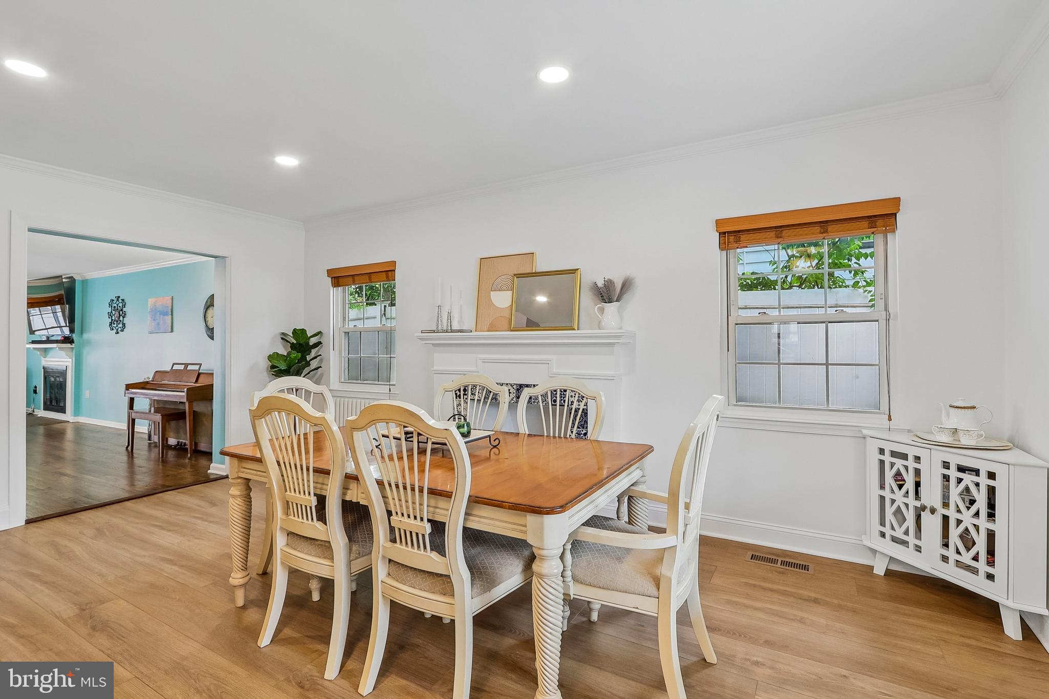 820 Philadelphia Avenue Silver Spring, MD 20910 - Photo 3 of 55 Dining Rom