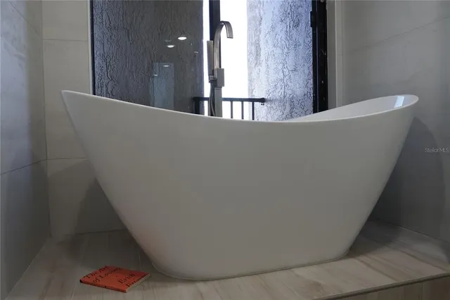 a view of entryway with furniture