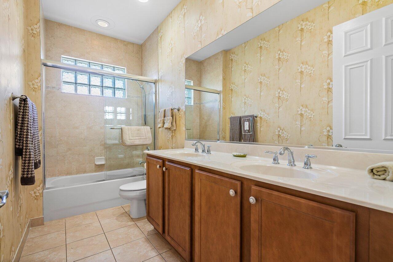 9830 Equus Circle Boynton Beach, FL 33472 - Photo 74 of 90 Guest bathroom