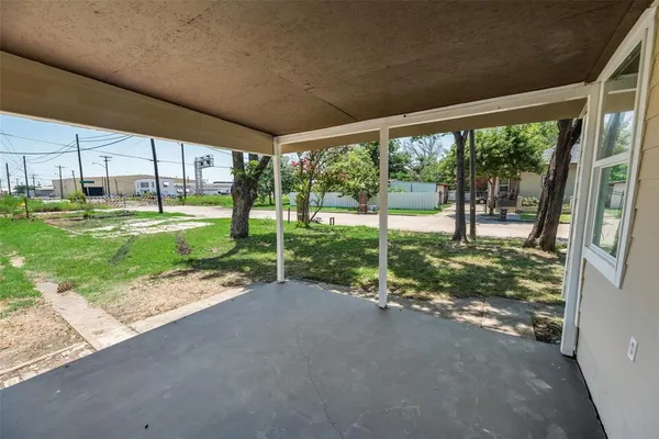 $1,900 | 2945 May Street, Fort Worth, TX 76110