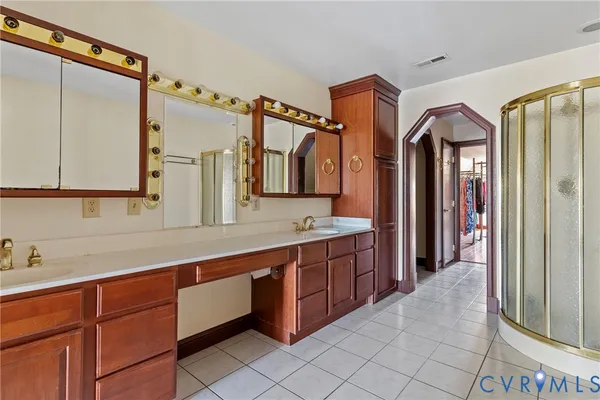 $889,000 | 101 North Lake Drive, Hartfield, VA 23071