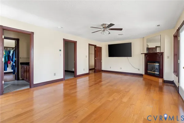 $889,000 | 101 North Lake Drive, Hartfield, VA 23071