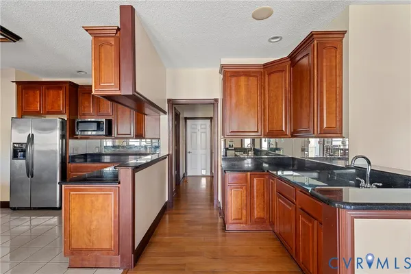 $889,000 | 101 North Lake Drive, Hartfield, VA 23071