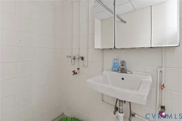 $889,000 | 101 North Lake Drive, Hartfield, VA 23071