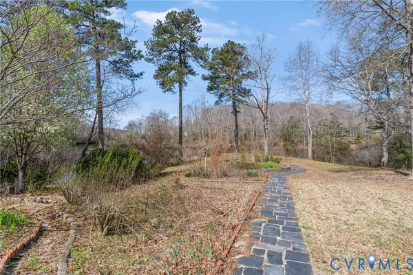 $889,000 | 101 North Lake Drive, Hartfield, VA 23071