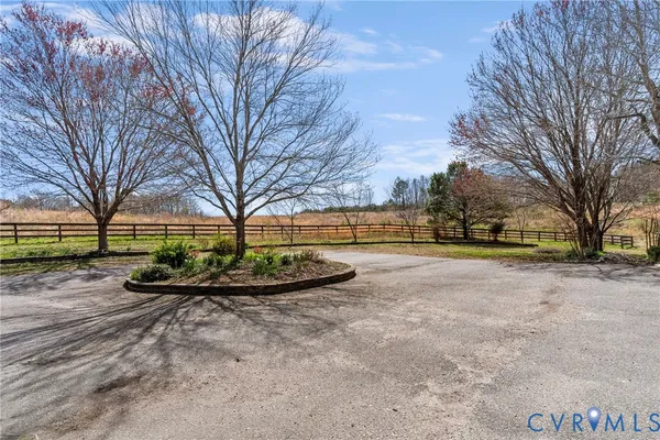 $889,000 | 101 North Lake Drive, Hartfield, VA 23071