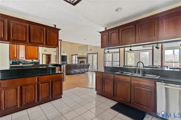 $889,000 | 101 North Lake Drive, Hartfield, VA 23071