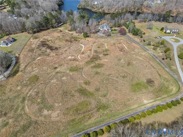 $889,000 | 101 North Lake Drive, Hartfield, VA 23071