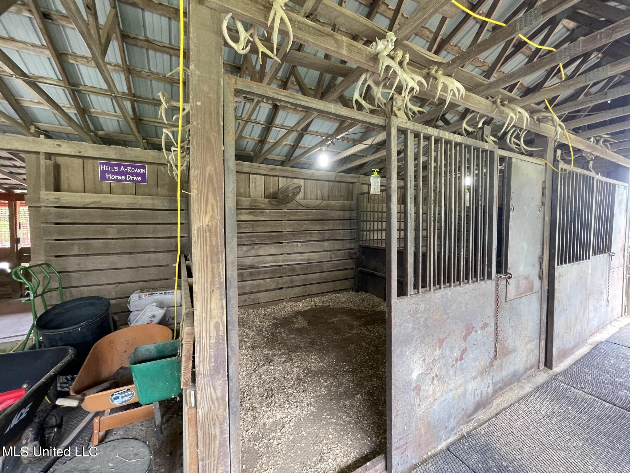 9767 Rosebank Mt Olive Road Lexington, MS 39095 - Photo 27 of 36 35 ac horse stall2