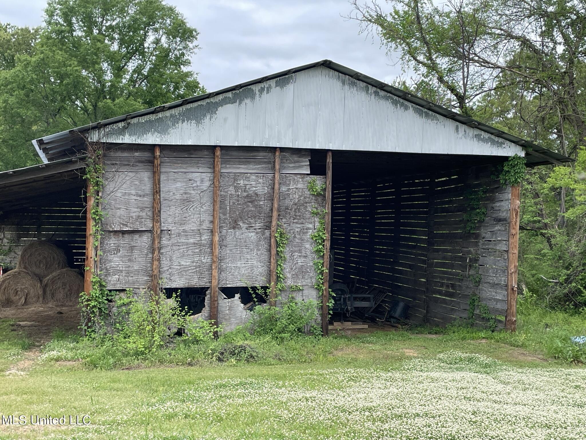 9767 Rosebank Mt Olive Road Lexington, MS 39095 - Photo 35 of 36 35 ac hay barn