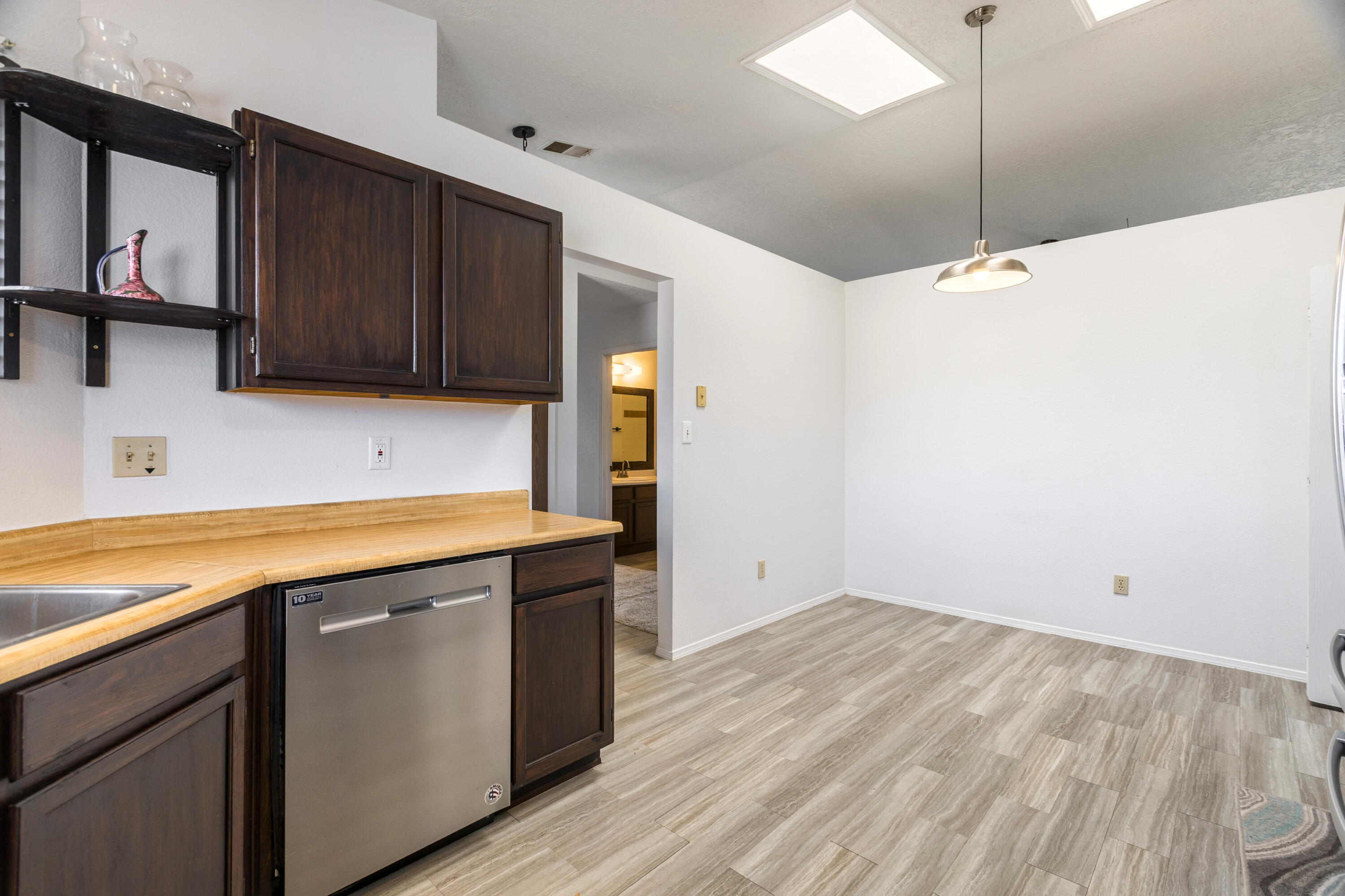 309 Asbury Road Northeast Rio Rancho, NM 87124 - Photo 12 of 26 Gallery Image 12