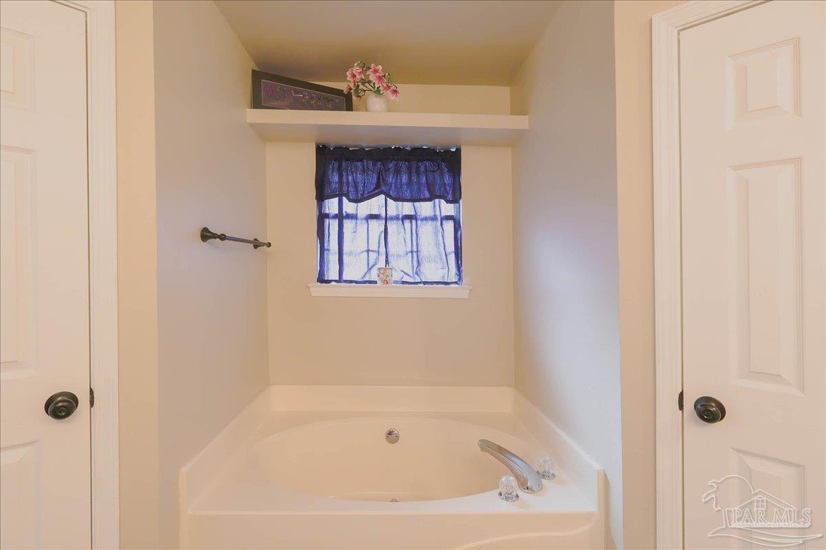 7132 Jennifer Road Pensacola, FL 32526 - Photo 29 of 40