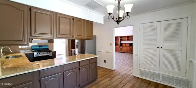 $469,000 | 4244 Park Hill Drive, El Paso, TX 79902