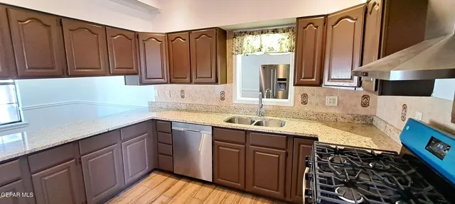 $469,000 | 4244 Park Hill Drive, El Paso, TX 79902